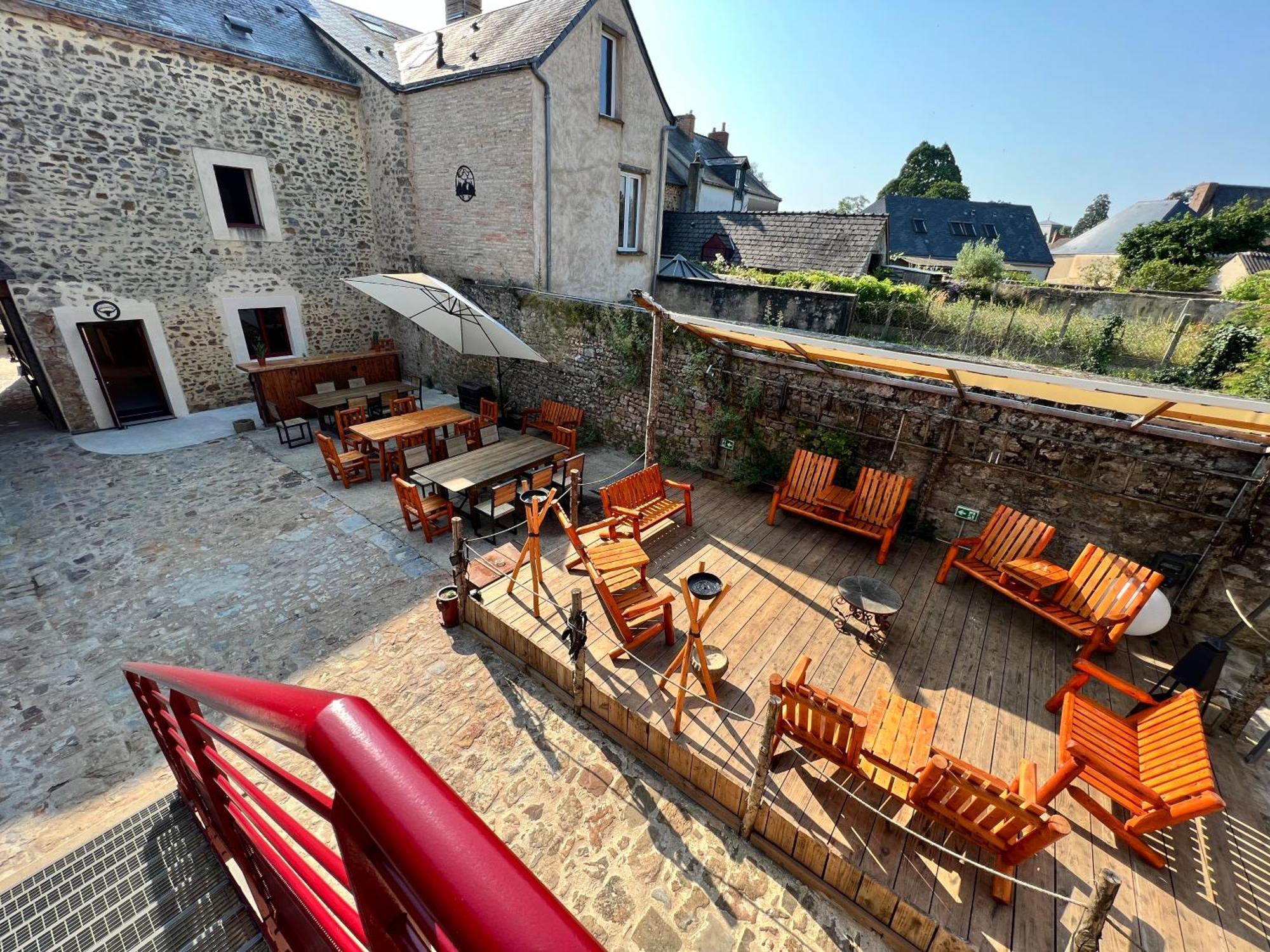 Hotel Le Ranch Brûlon Exterior foto